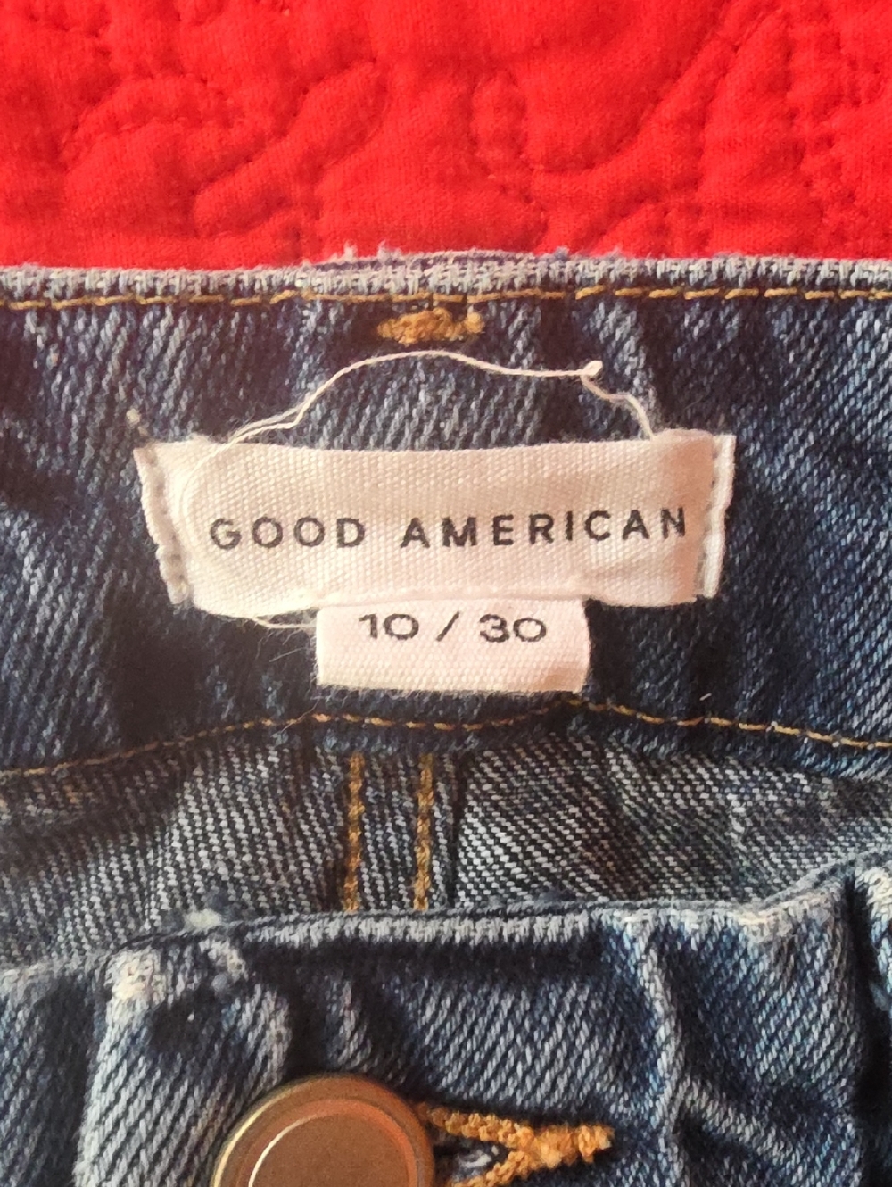 Good American Straight Leg Jeans With Frayed Edges And Side Slits